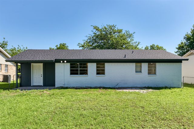 617 NW Newton Drive, Burleson, TX 76028