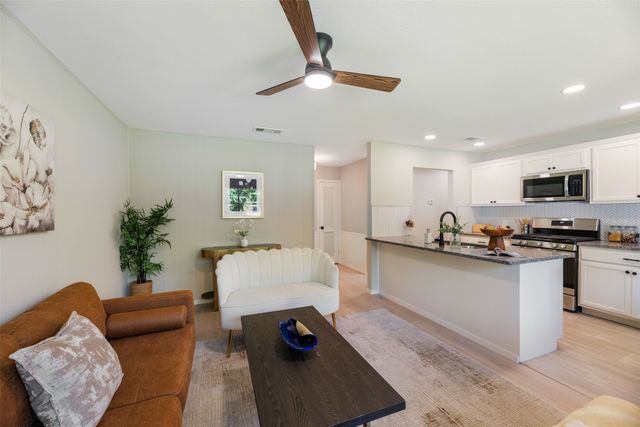 617 NW Newton Drive, Burleson, TX 76028