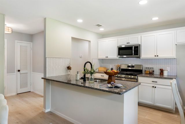 617 NW Newton Drive, Burleson, TX 76028