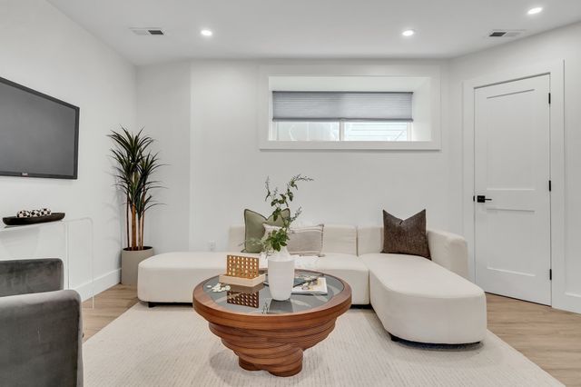17 College Hill Road 1, Somerville, MA 02144