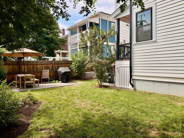 17 College Hill Road 1, Somerville, MA 02144