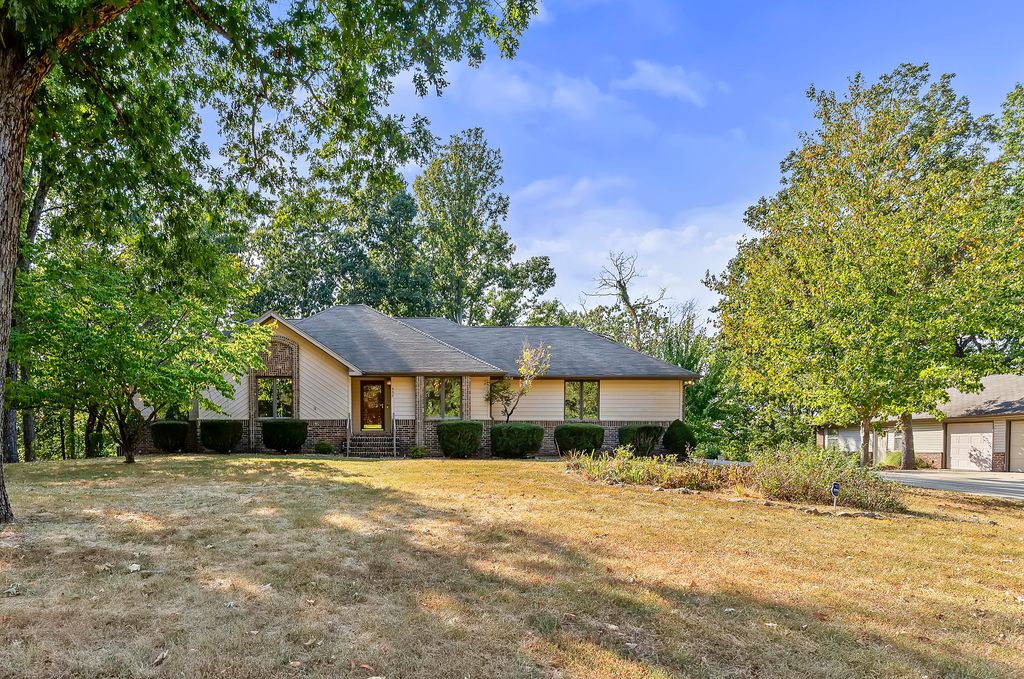995 S Stanford Drive, Rogersville, MO 65742