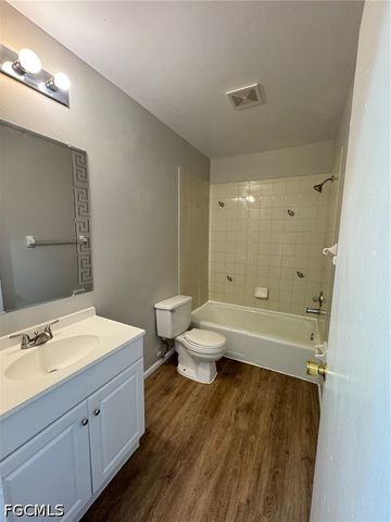 3325 SE 15th PL 202, Cape Coral, FL 33904