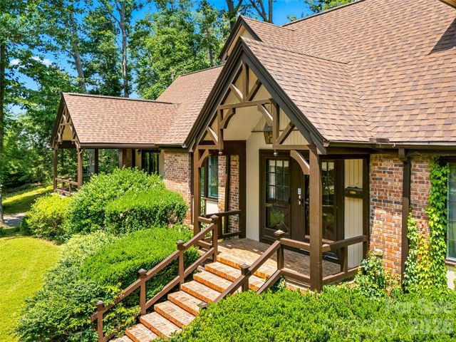 122 Stuyvesant Road, Asheville, NC 28803