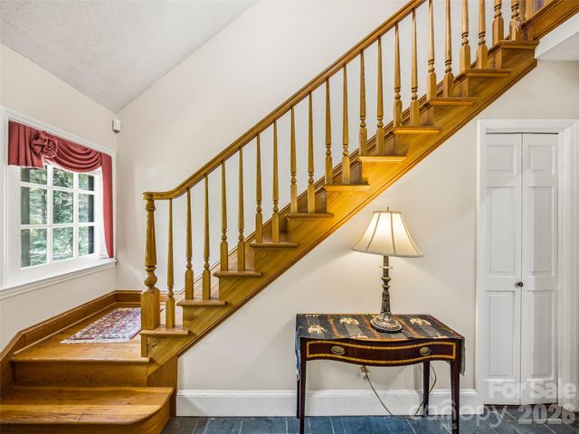 122 Stuyvesant Road, Asheville, NC 28803