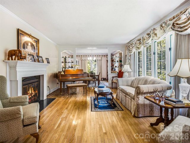 122 Stuyvesant Road, Asheville, NC 28803