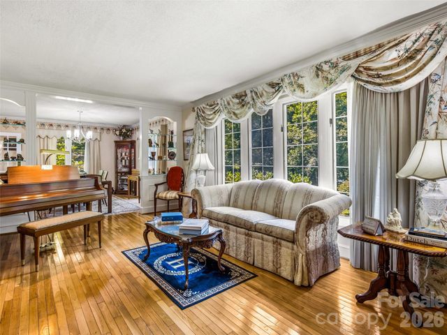 122 Stuyvesant Road, Asheville, NC 28803