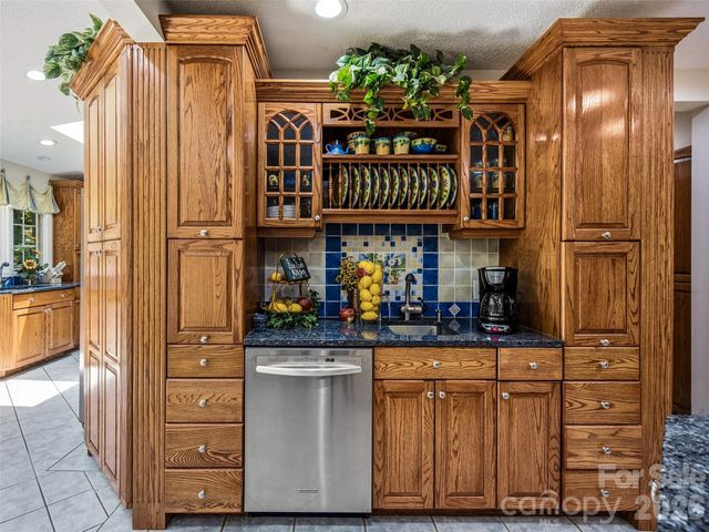 122 Stuyvesant Road, Asheville, NC 28803
