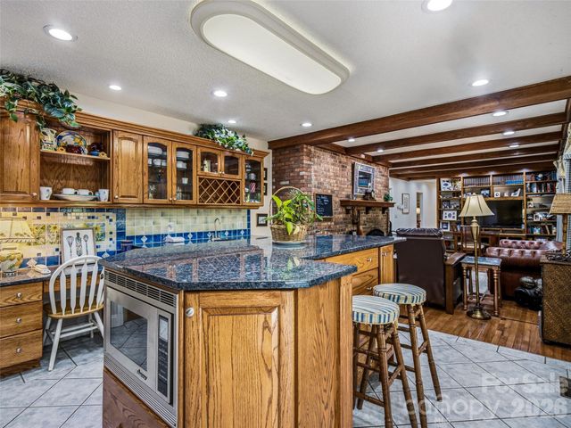 122 Stuyvesant Road, Asheville, NC 28803