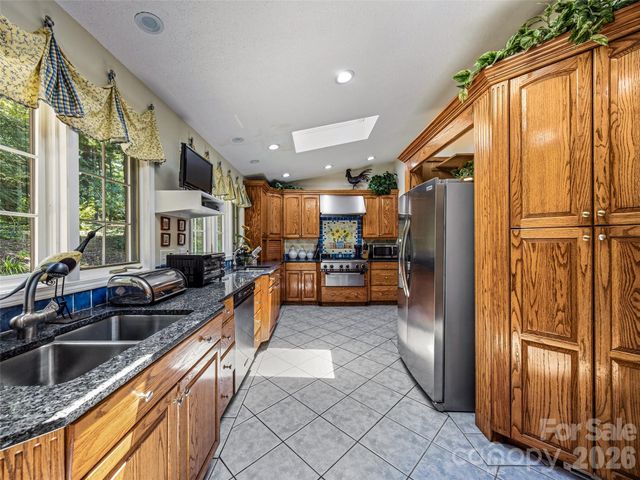 122 Stuyvesant Road, Asheville, NC 28803