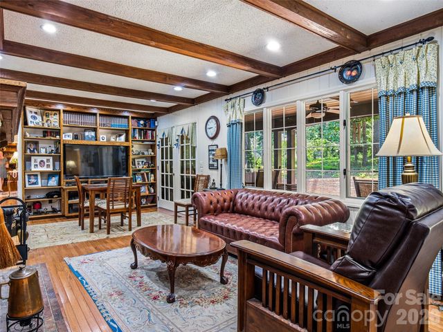 122 Stuyvesant Road, Asheville, NC 28803