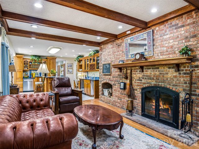 122 Stuyvesant Road, Asheville, NC 28803
