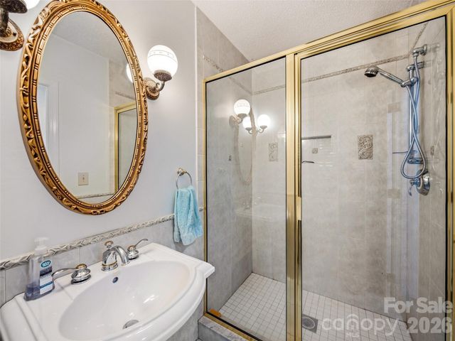 122 Stuyvesant Road, Asheville, NC 28803