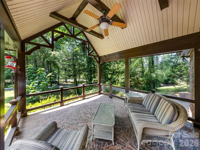 122 Stuyvesant Road, Asheville, NC 28803