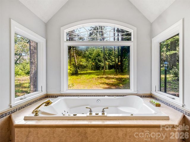 122 Stuyvesant Road, Asheville, NC 28803