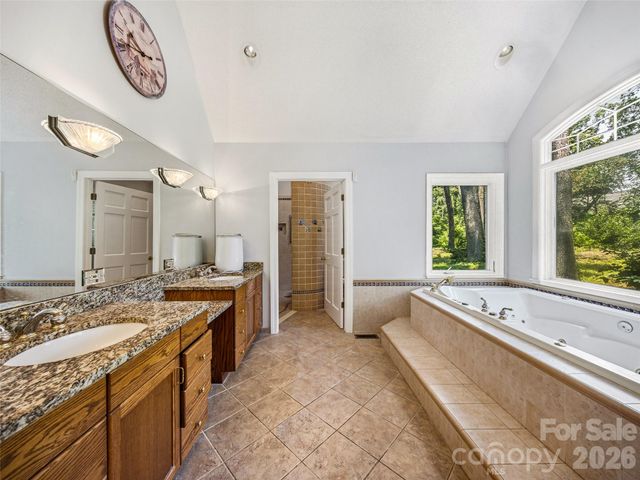 122 Stuyvesant Road, Asheville, NC 28803