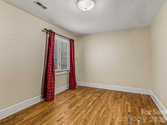 122 Stuyvesant Road, Asheville, NC 28803