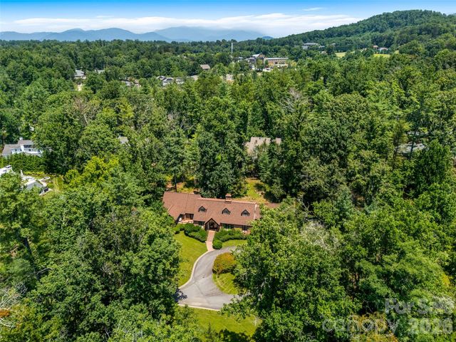 122 Stuyvesant Road, Asheville, NC 28803
