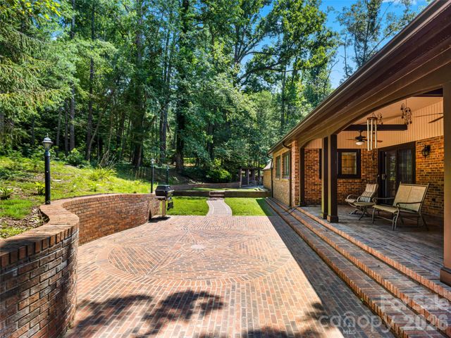 122 Stuyvesant Road, Asheville, NC 28803
