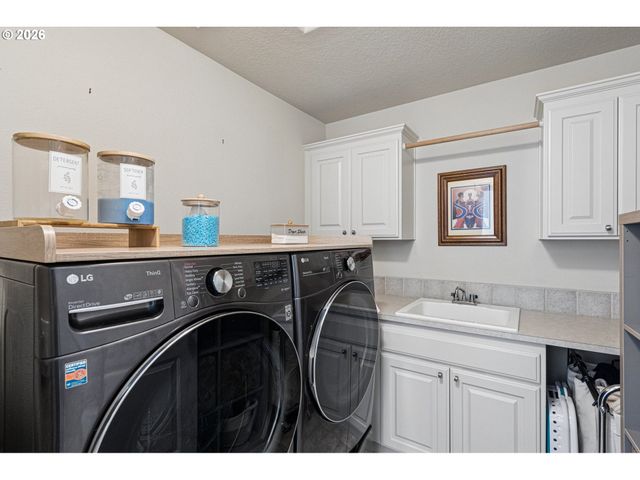 2371 Nw BURKHART Dr, Portland, OR 97229