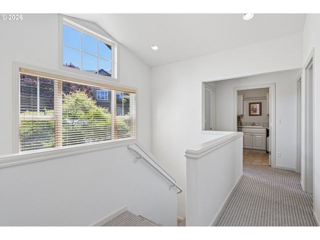 2371 Nw BURKHART Dr, Portland, OR 97229