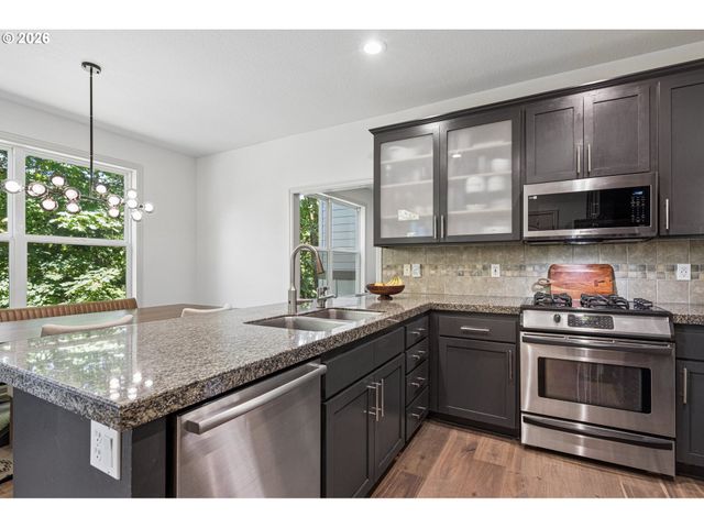 2371 Nw BURKHART Dr, Portland, OR 97229
