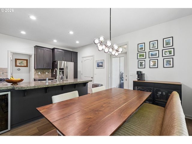 2371 Nw BURKHART Dr, Portland, OR 97229