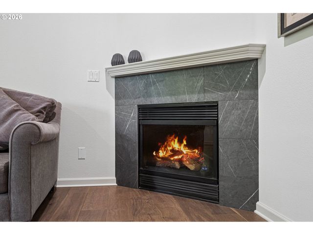 2371 Nw BURKHART Dr, Portland, OR 97229
