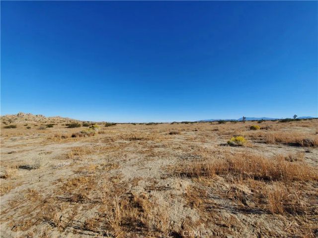 2 Longview, Palmdale, CA 93591