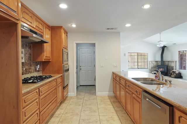 8760 Greer Way, Valley Springs, CA 95252