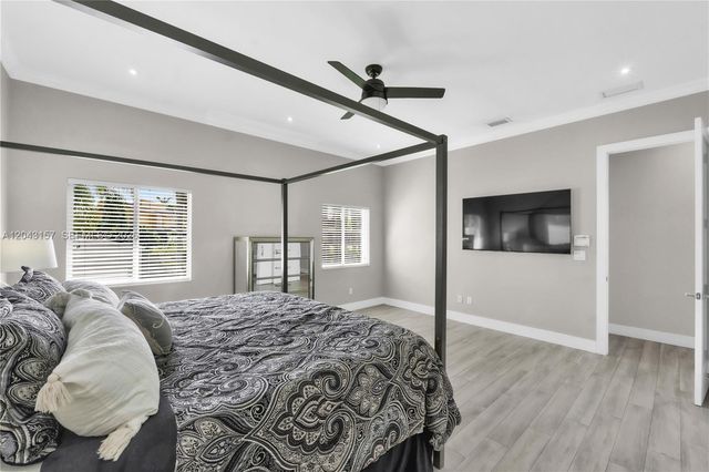 720 S Old Nob Hill Rd, Plantation, FL 33324