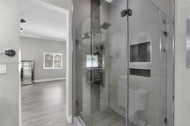 720 S Old Nob Hill Rd, Plantation, FL 33324
