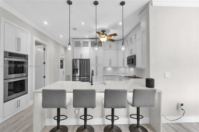 720 S Old Nob Hill Rd, Plantation, FL 33324