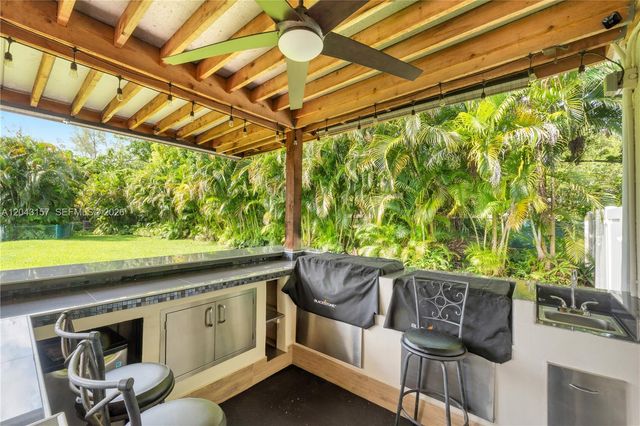 720 S Old Nob Hill Rd, Plantation, FL 33324