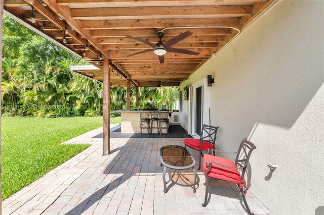720 S Old Nob Hill Rd, Plantation, FL 33324