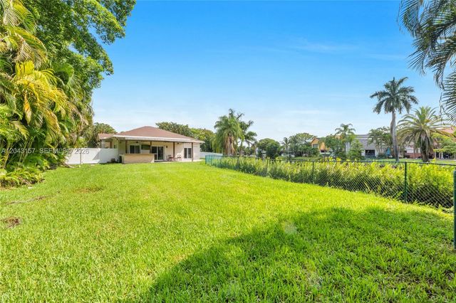 720 S Old Nob Hill Rd, Plantation, FL 33324
