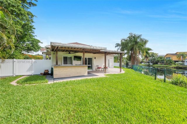 720 S Old Nob Hill Rd, Plantation, FL 33324