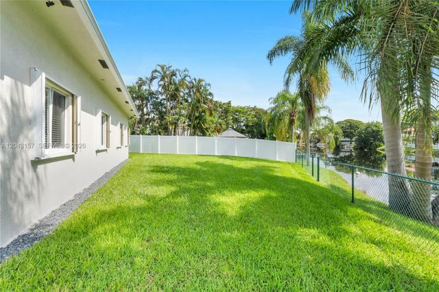 720 S Old Nob Hill Rd, Plantation, FL 33324