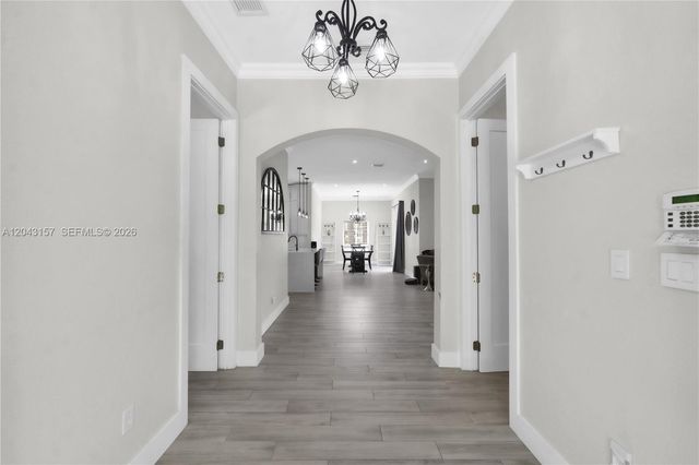 720 S Old Nob Hill Rd, Plantation, FL 33324