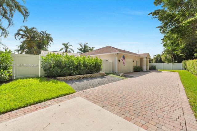 720 S Old Nob Hill Rd, Plantation, FL 33324