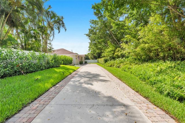 720 S Old Nob Hill Rd, Plantation, FL 33324