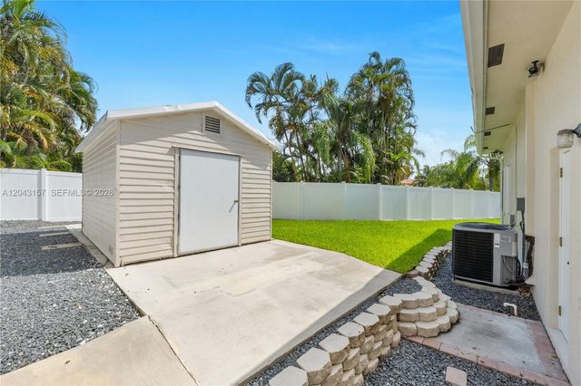 720 S Old Nob Hill Rd, Plantation, FL 33324