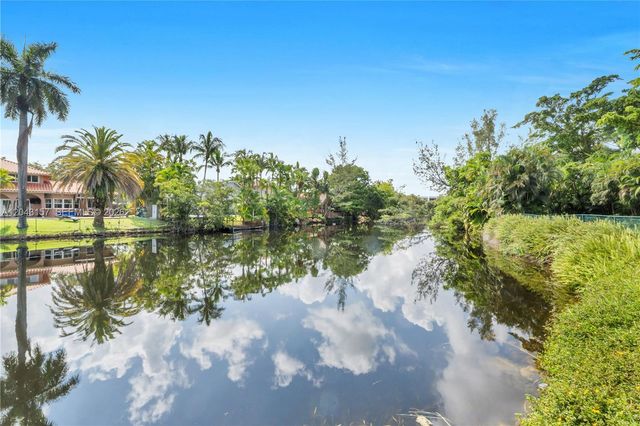 720 S Old Nob Hill Rd, Plantation, FL 33324