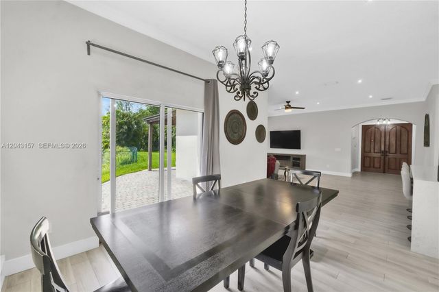 720 S Old Nob Hill Rd, Plantation, FL 33324