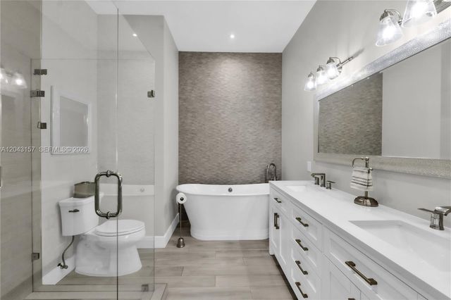 720 S Old Nob Hill Rd, Plantation, FL 33324