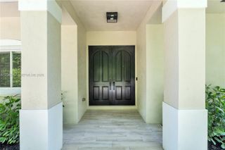 720 S Old Nob Hill Rd, Plantation, FL 33324
