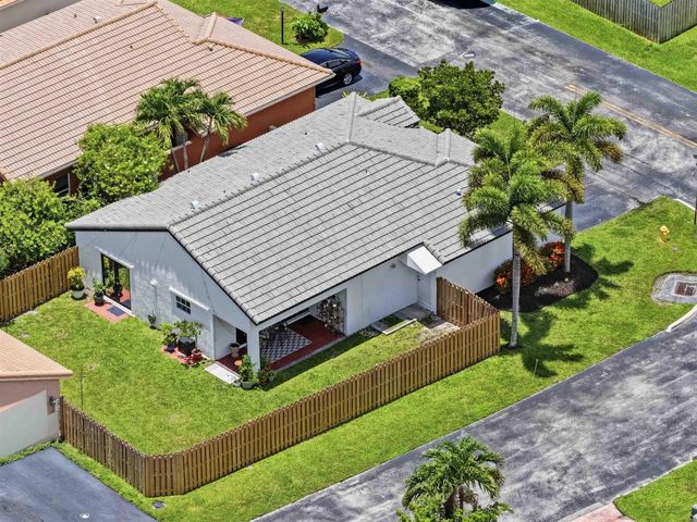 6020 Swinden Lane, Davie, FL 33331