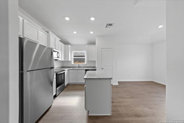 16024 Stratford Cove, Lytle, TX 78052