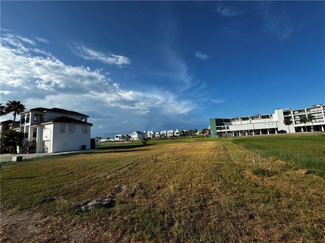 138 Mariners Dr, Port Aransas, TX 78373