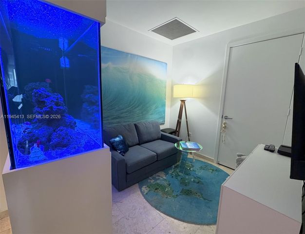 68 SE 6th St 903, Miami, FL 33131